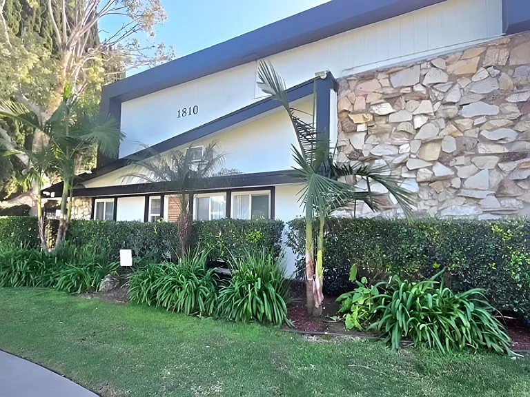 1826 W Sallie Ln #L4 — Photo 3