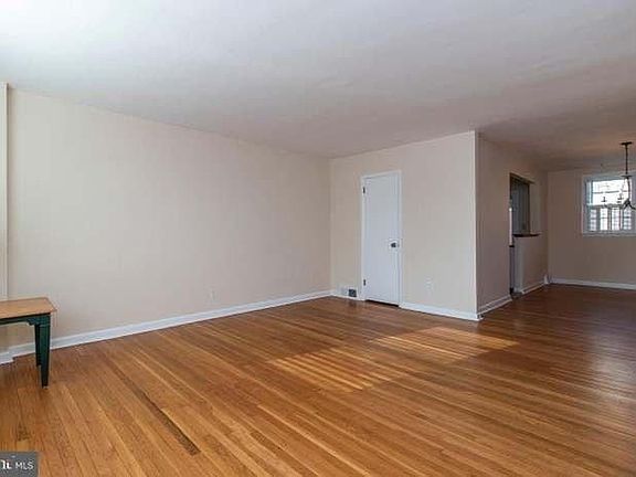 5th image of 131 E Hartwell Ln