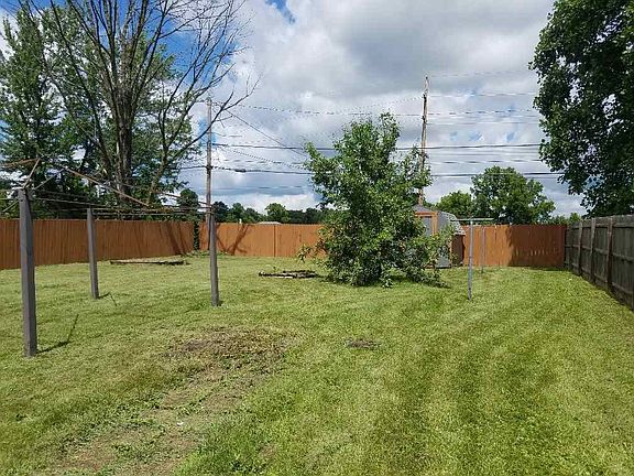 5th image of 1013 Rosewood Dr