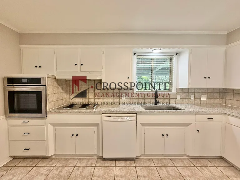 3014 Tower Dr — Photo 10
