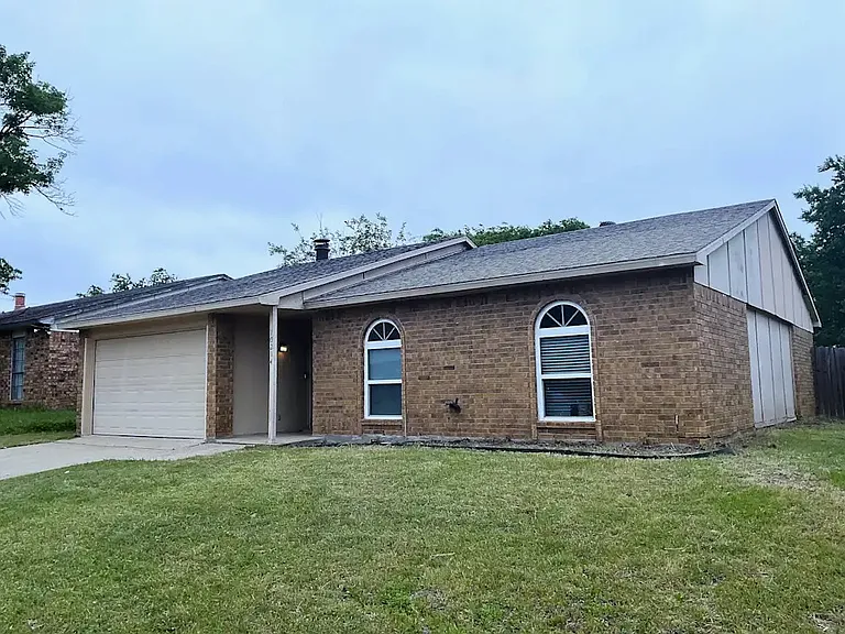 10023 Deer Hollow Dr — Photo 1