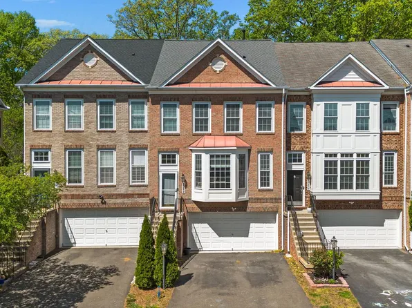 17572 Victoria Falls Dr, Dumfries, VA 22025