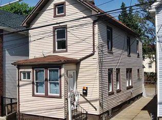 229 Clove Rd, Staten Island, NY 10310