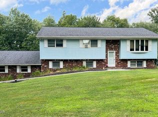 4 Woodbine Dr, Waymart, PA 18472