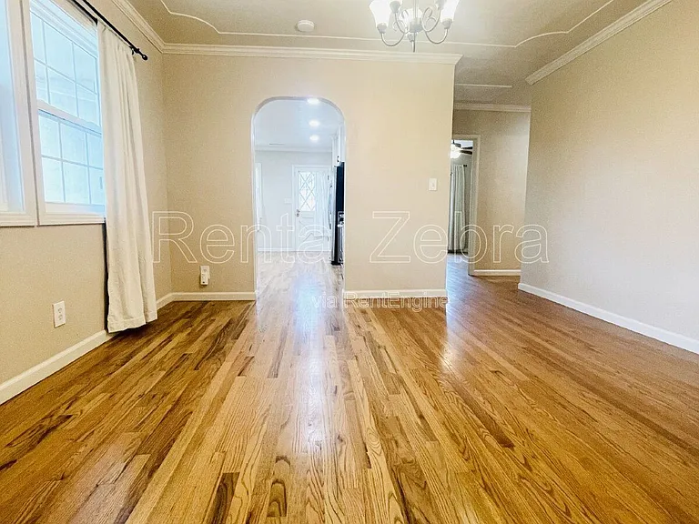 2640 2nd Ave — Photo 4