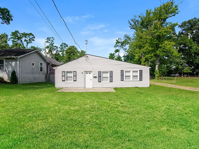 185730_016_front_view_13100086.jpg