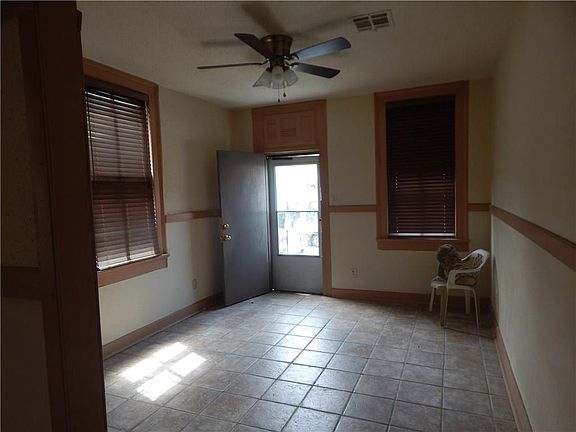 4th image of 3121 Toulouse St