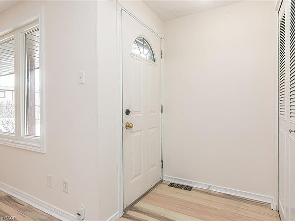 5th image of 279 Sandowne Dr #7