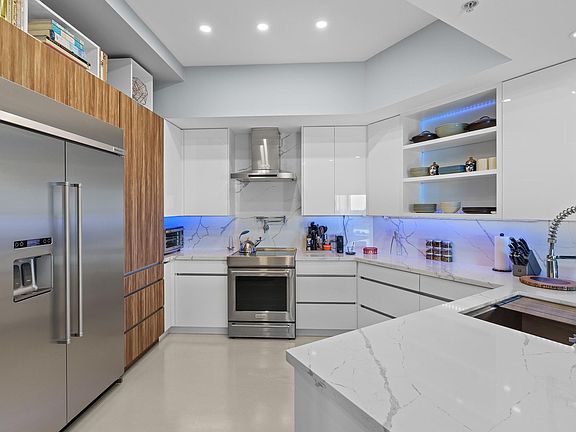 3rd image of 2625 NE 14th Avenue #505