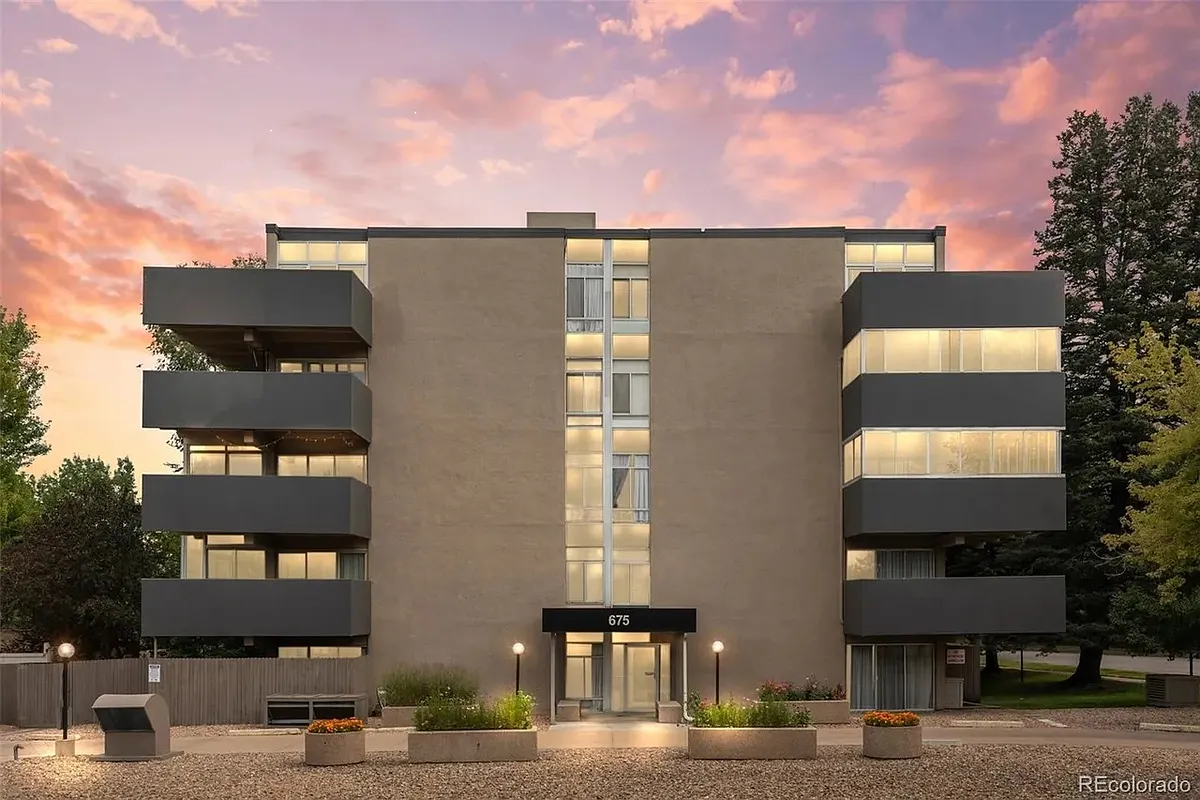 Building entrance (primary) - 675 S University Blvd #206