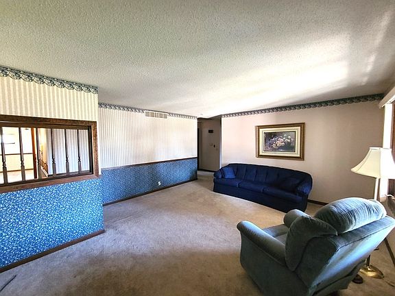 2nd image of 401 Scott Ave