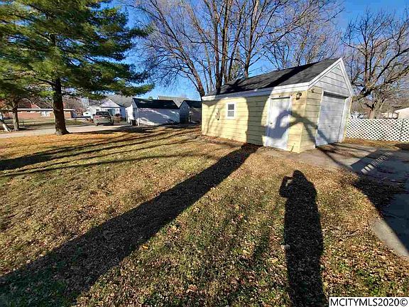 3rd image of 814 N Harrison Ave