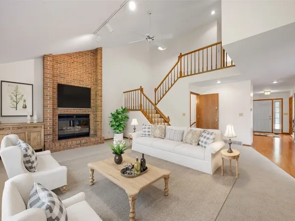3629 Timberline Dr NE, Cedar Rapids, IA 52402
