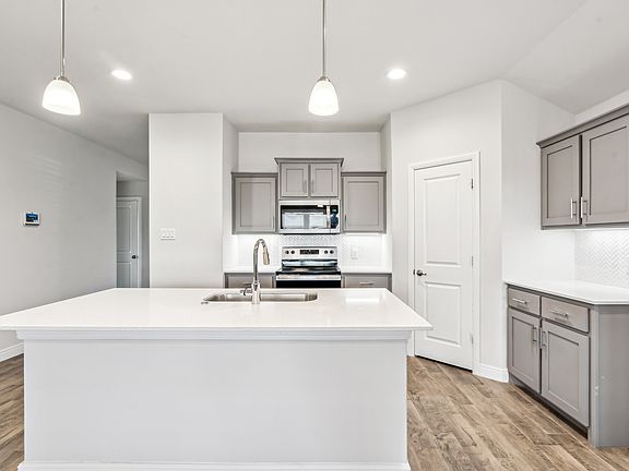 4th image of 3100 Winoak Dr