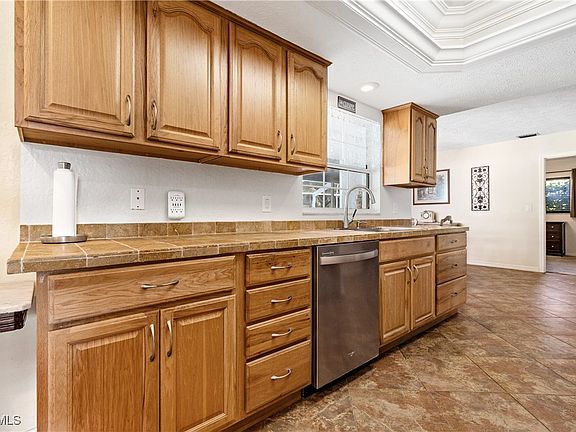4th image of 3802 SE 4th Ave