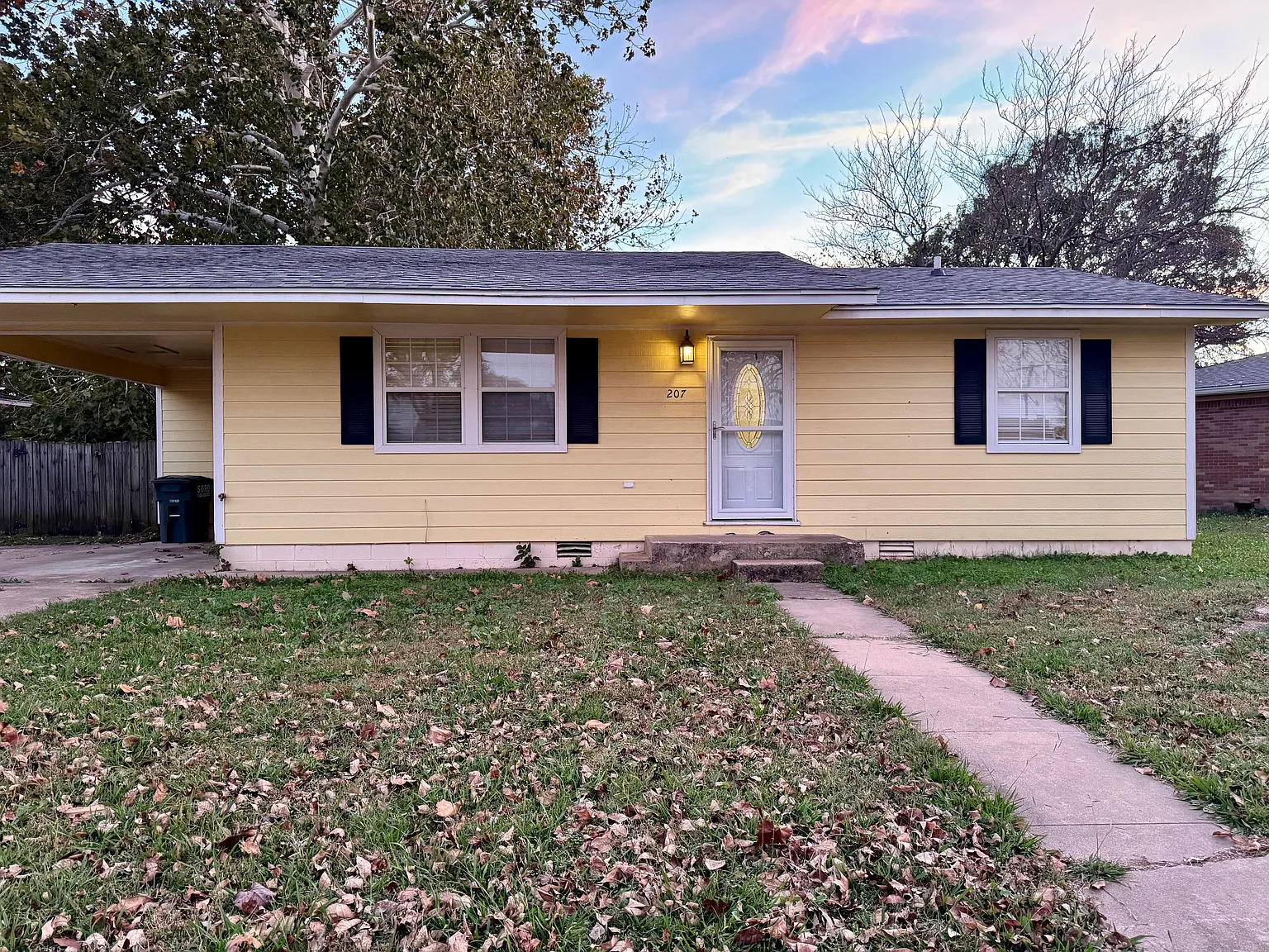 3 bed, 1029 sqft, $975 — Photo 1