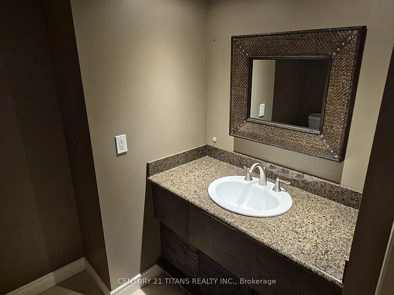 170 Tawny Cres — Photo 28