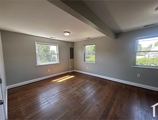 3rd image of 8524 Chestnut Oak Rd
