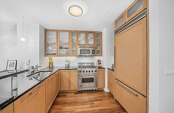 1st image of 200 W End Ave APT 17B