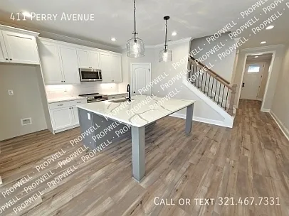 3 bed, 2.5 bath, 2000 sqft, $2,950 — Photo 2