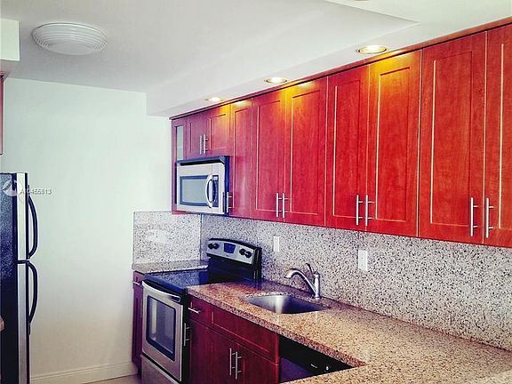 5th image of 5555 Collins Ave APT 10M
