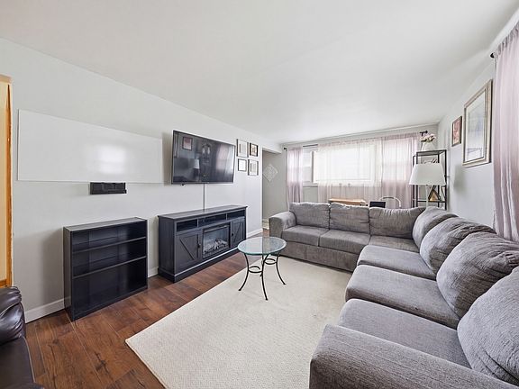 3rd image of 7426 W 62nd Pl