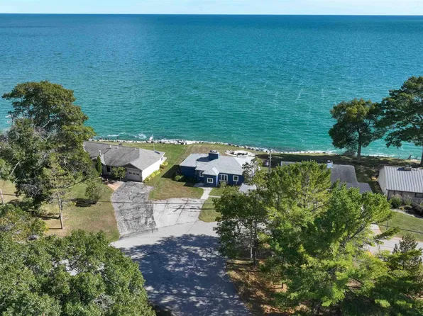 1122 Ottawas Ln, East Tawas, MI 48730