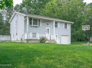 35 Coachman Dr, Ballston Spa, NY 12020