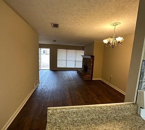 5th image of 27 Glenwood Ct