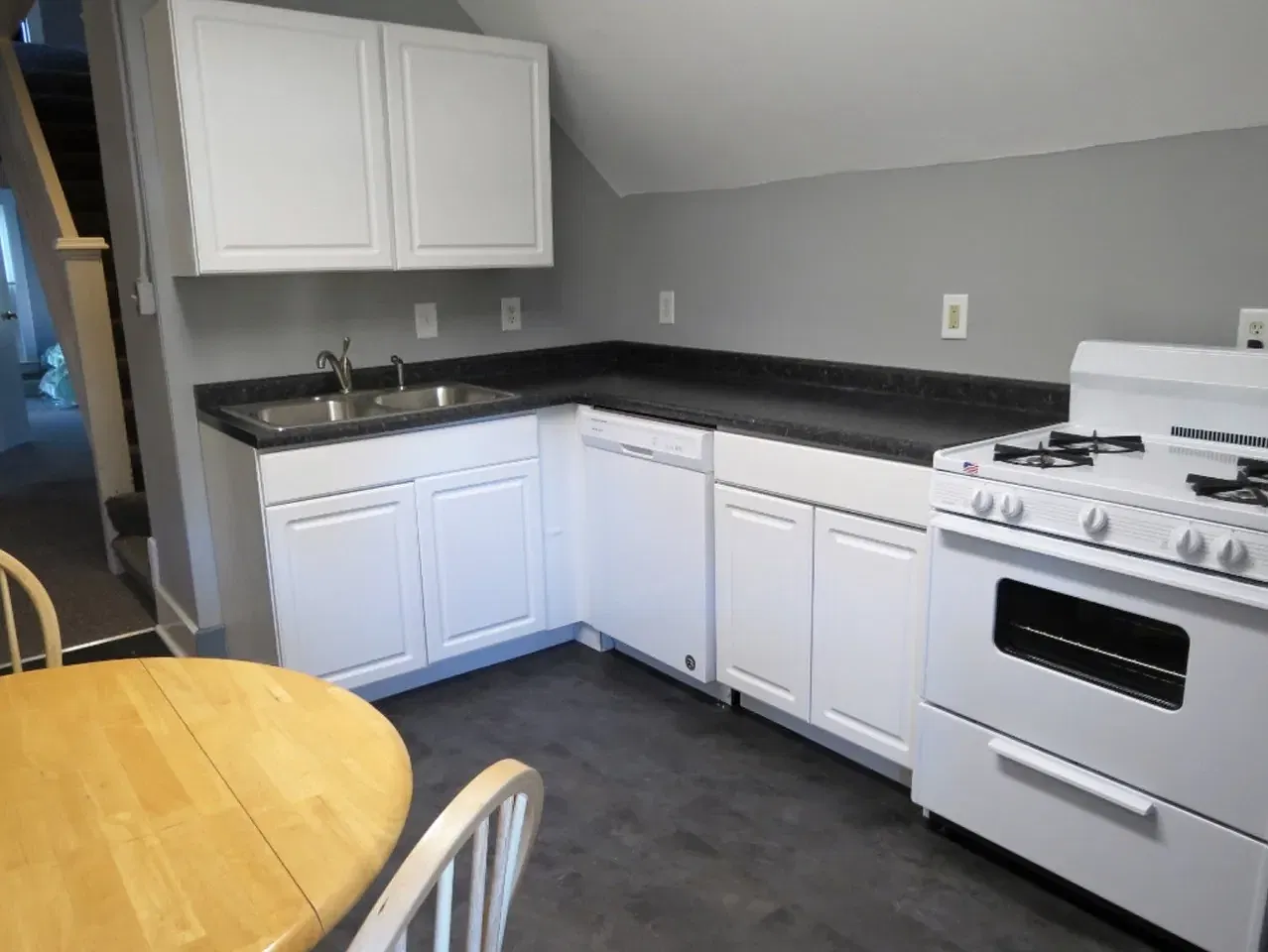 3 bed, 1152 sqft, $1,800 — Photo 3