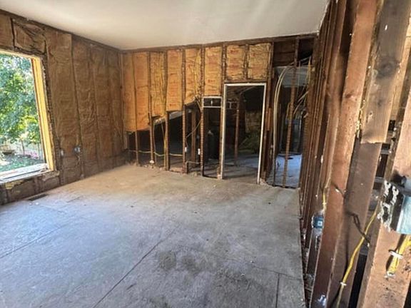 3rd image of 606 8th St
