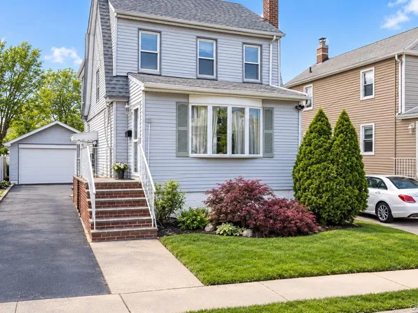 158 Cochran Place, Valley Stream, NY 11581