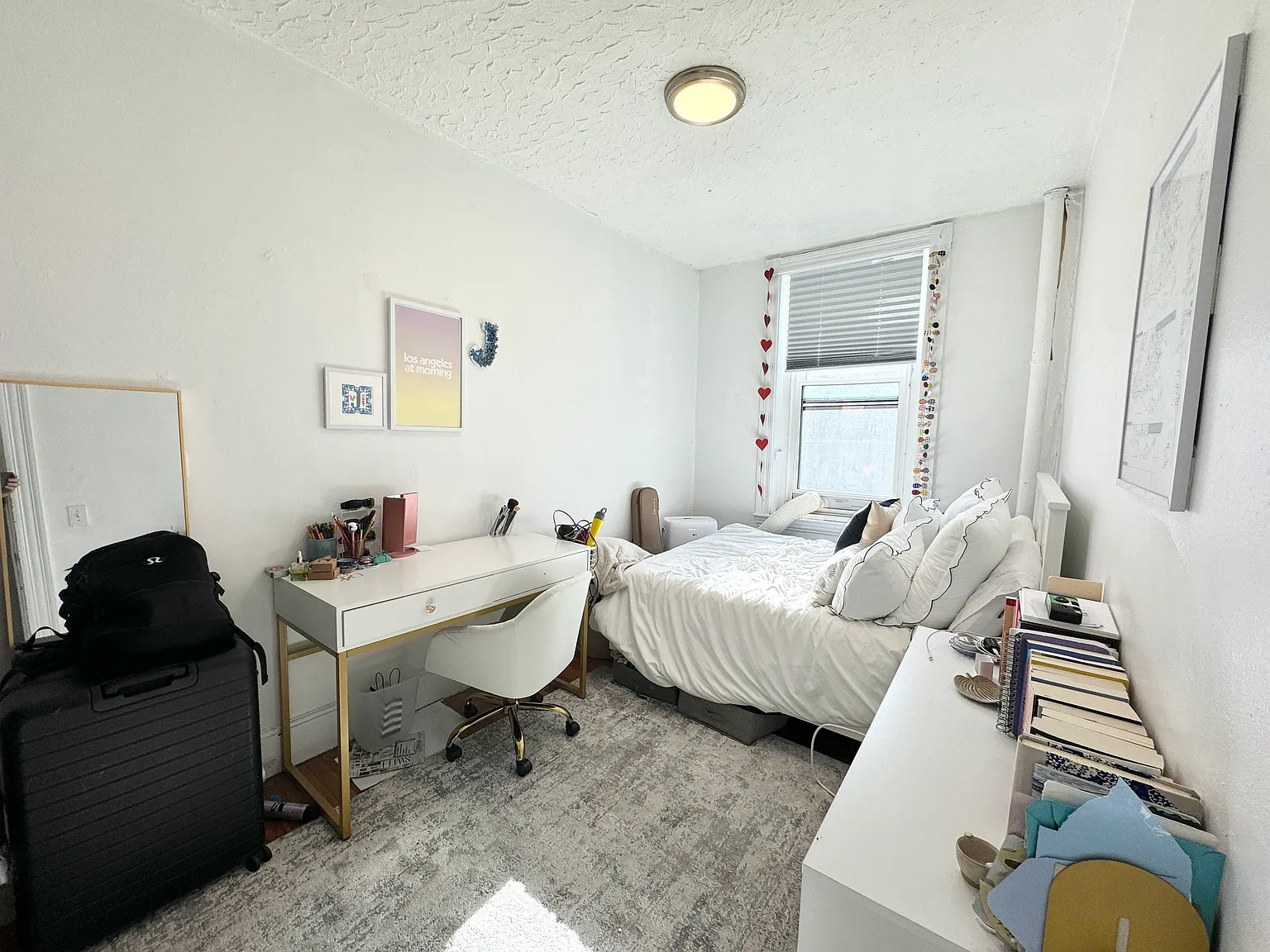 4 bed, 1200 sqft, $7,000 — Photo 2