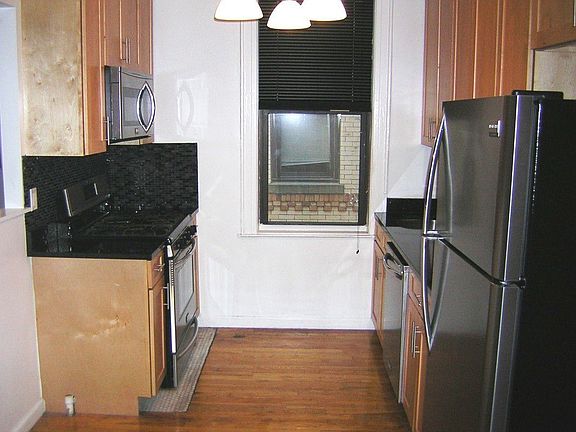 2nd image of 3086 33rd St #2F