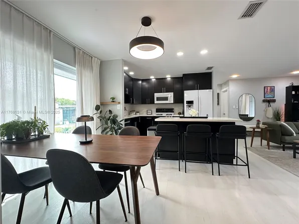 2001 N 31st Rd, Hollywood, FL 33021