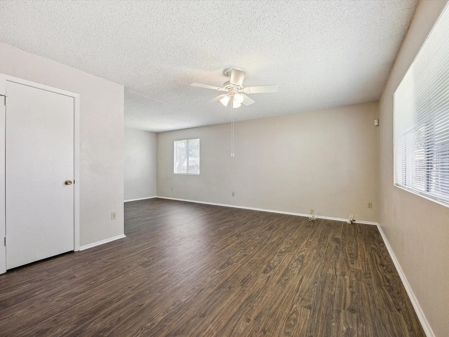 3 bed, 2.0 bath, 1450 sqft, $2,100 — Photo 4