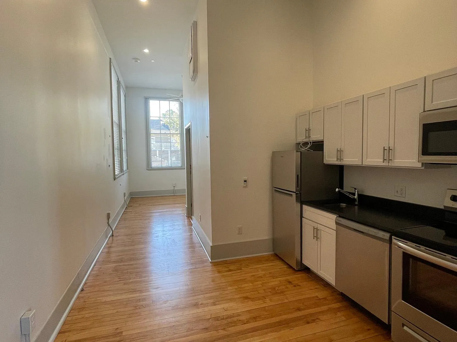Studio, 350 sqft, $1,250 — Photo 1
