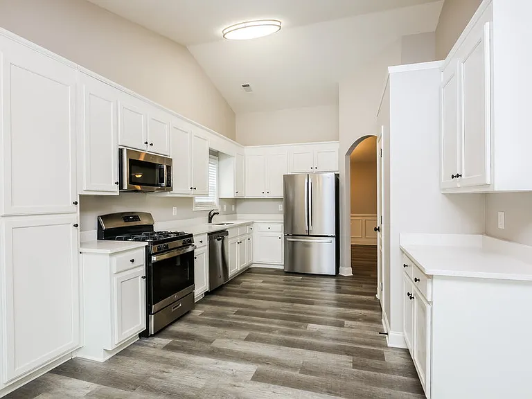 368 Embassy Dr — Photo 7