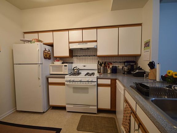 4th image of 363 Glen Leven Ct
