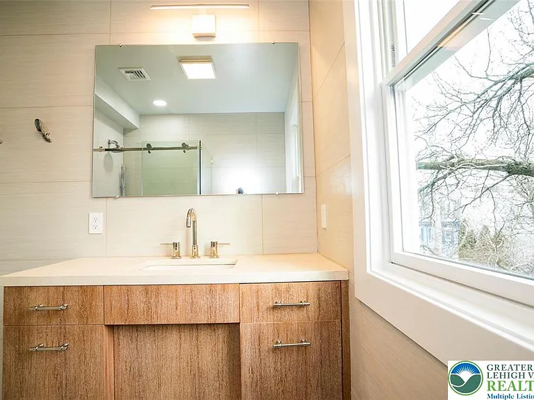 517 Ferry St #2 — Photo 2