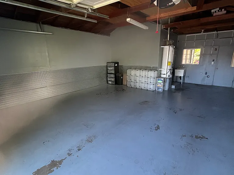 921 York St — Photo 27