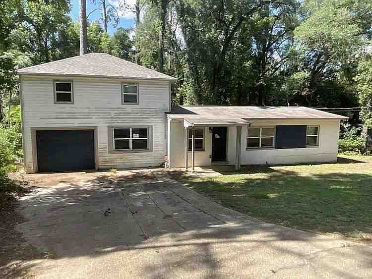 1st image of 1003 Hiawatha Dr