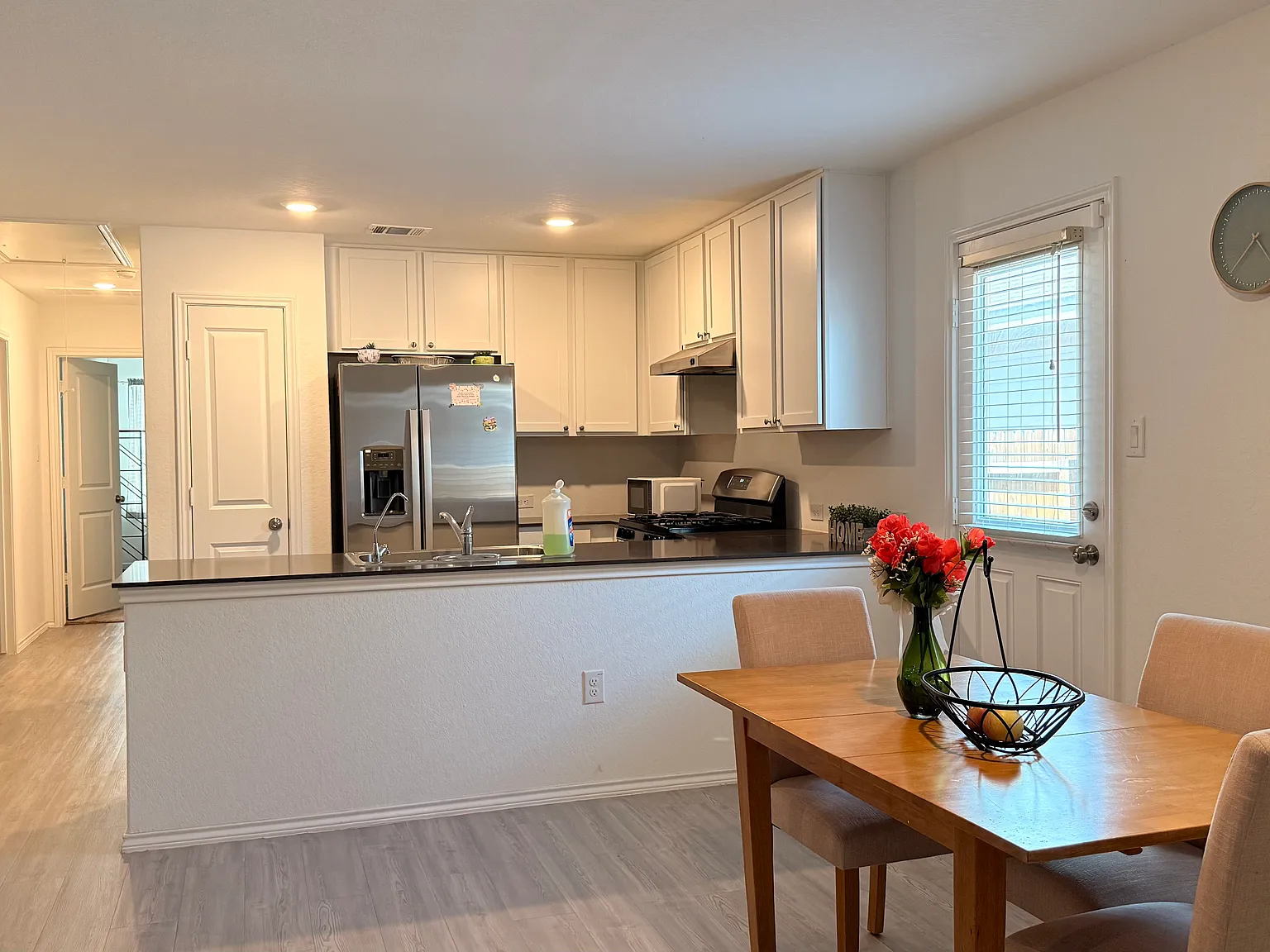 3 bed, 1300 sqft, $1,600 — Photo 2
