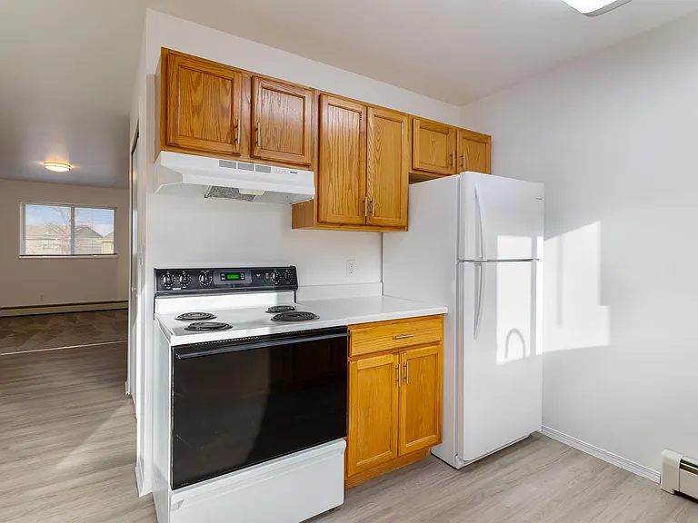 North Russell Apts-1650 N Russell — Photo 31