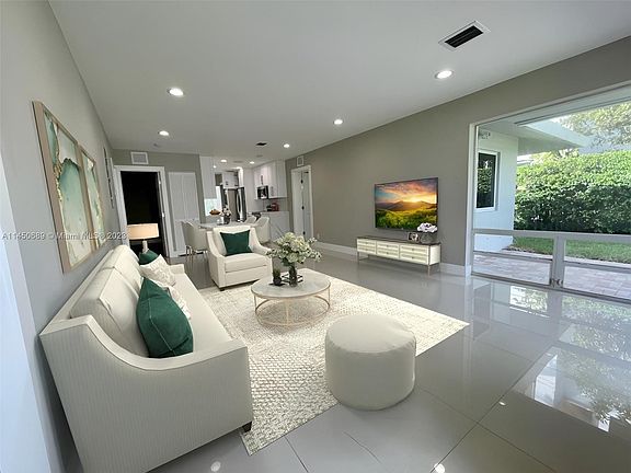 4th image of 2025 SE 26th Ave