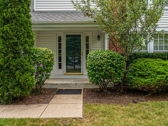 3rd image of 34 Southfield Dr