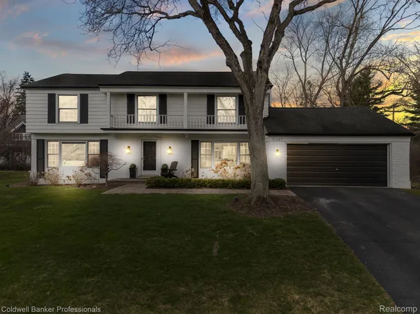 31087 Old Stage Rd, Beverly Hills, MI 48025