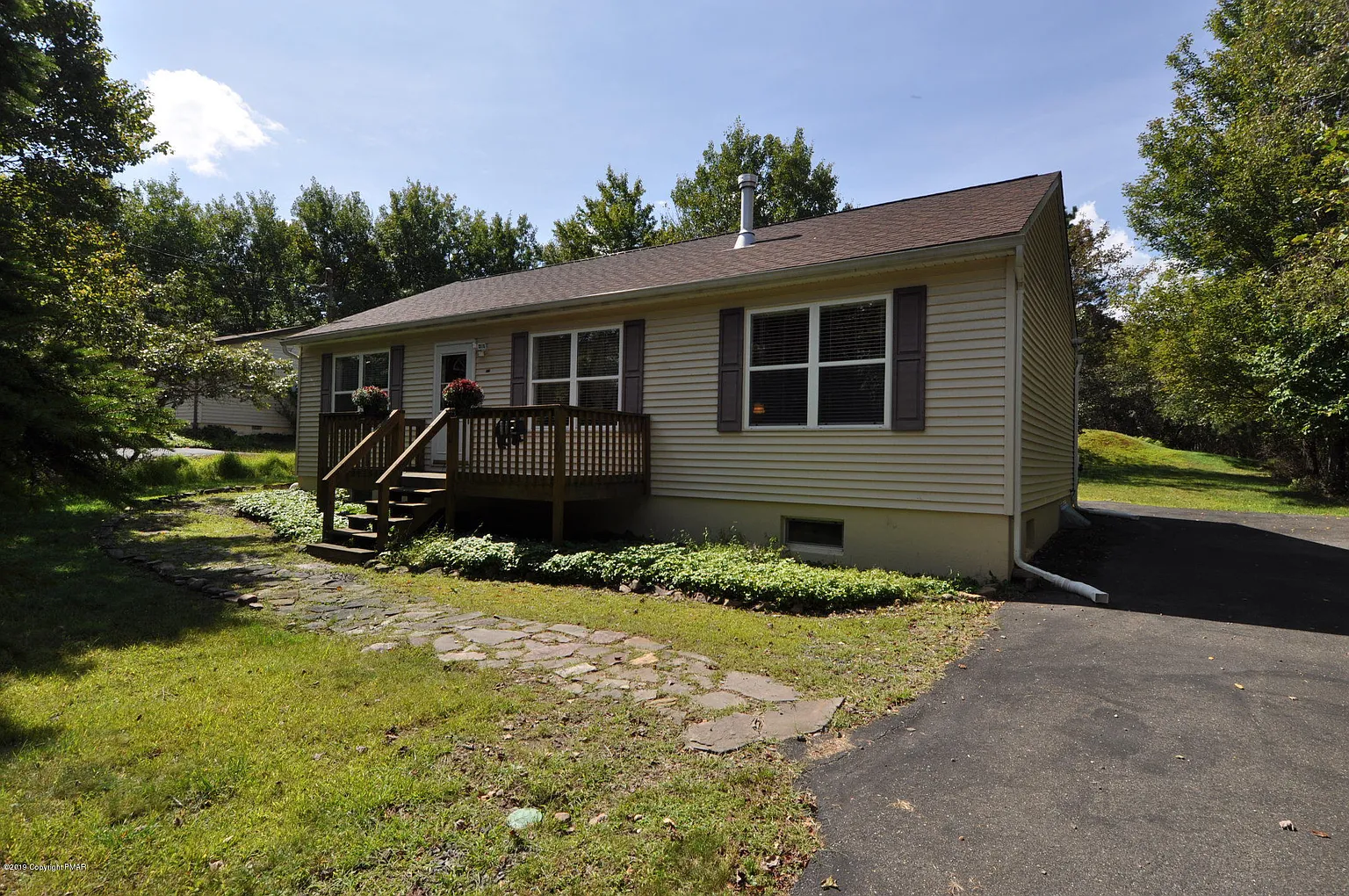 112 Lindbergh Cir photo 1