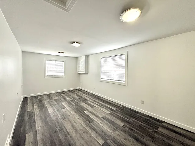 650 Victoria St #MAIN FLOOR — Photo 11