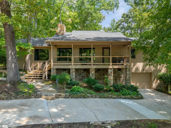 300 Whispering Falls Dr, Pickens, SC 29671